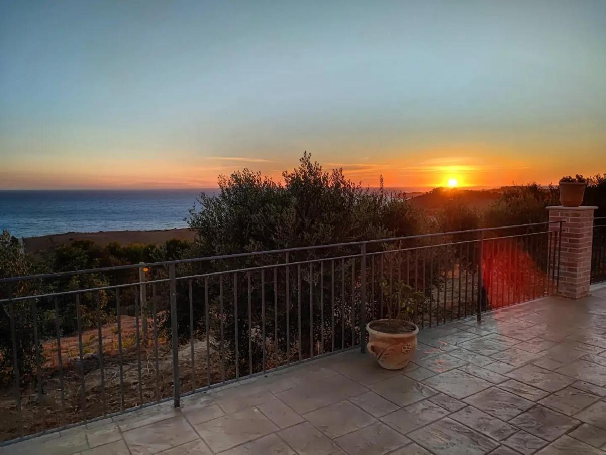 Il Casale Di Bovo Marina Villa มอนตาลเลโกร ภายนอก รูปภาพ